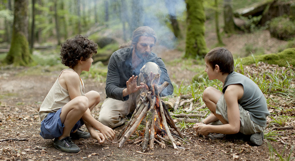 Mathieu Kassovitz, David Gastou, Sofiane Neveu dans Vie sauvage
