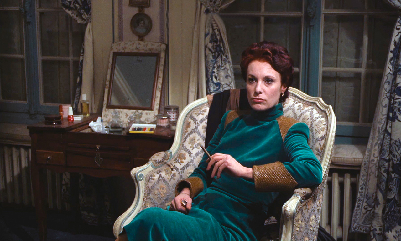 Bernadette Lafont dans Vincent mit l'âne dans un pré