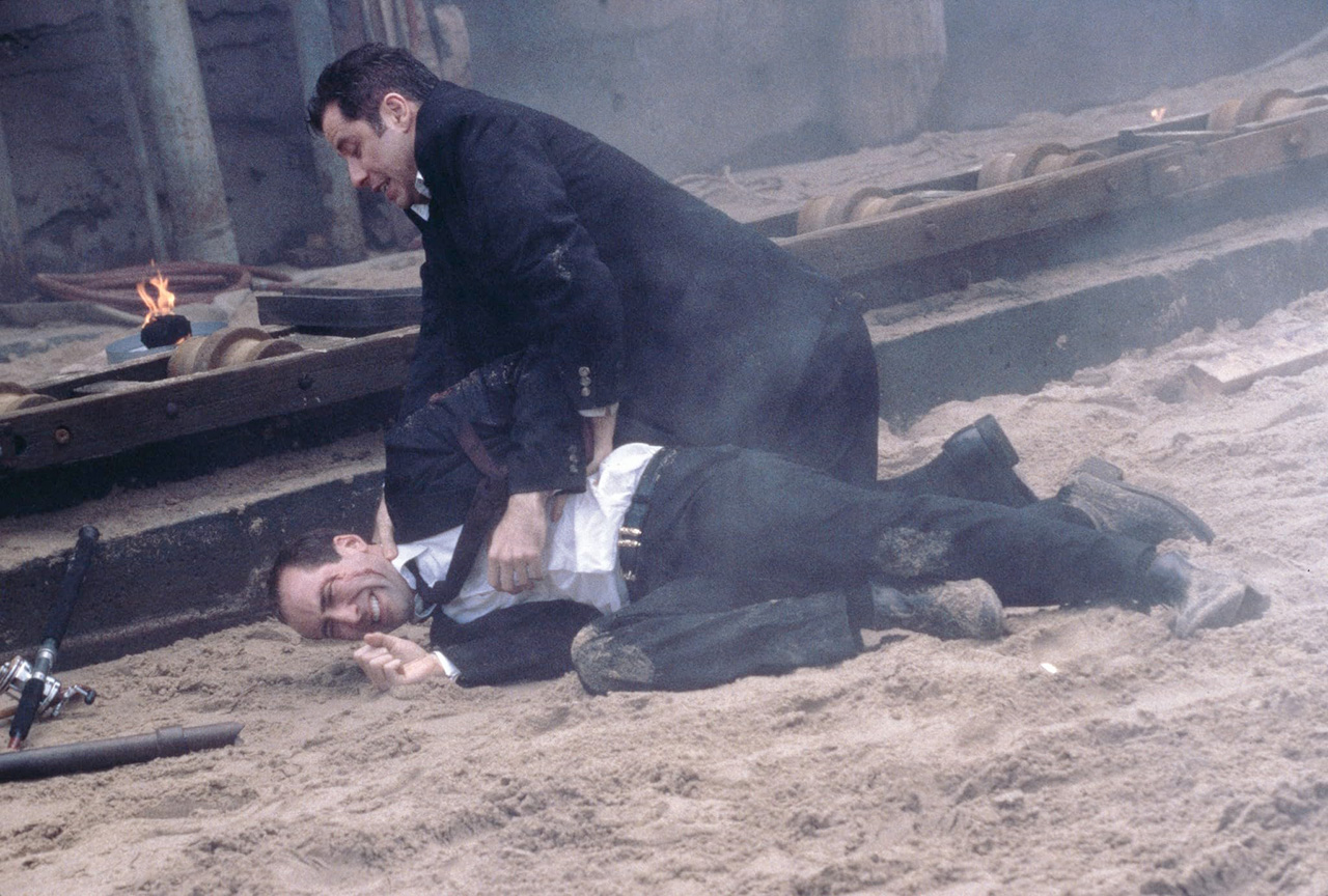 Nicolas Cage, John Travolta dans Volte face