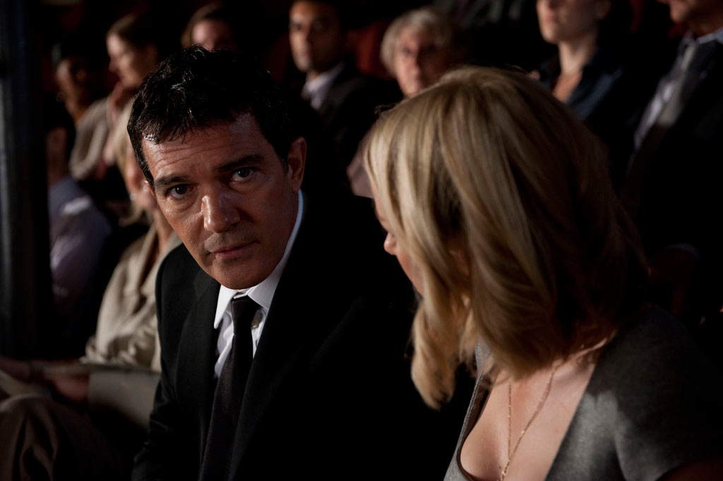 Antonio Banderas dans Vous allez rencontrer un bel et sombre inconnu