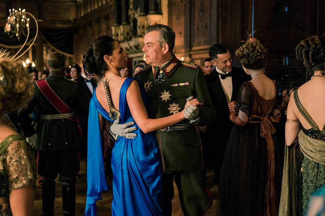 Gal Gadot, Danny Huston dans Wonder Woman