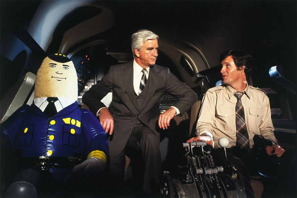 Leslie Nielsen, Robert Hays  dans Y a-t-il un pilote dans l'avion ?